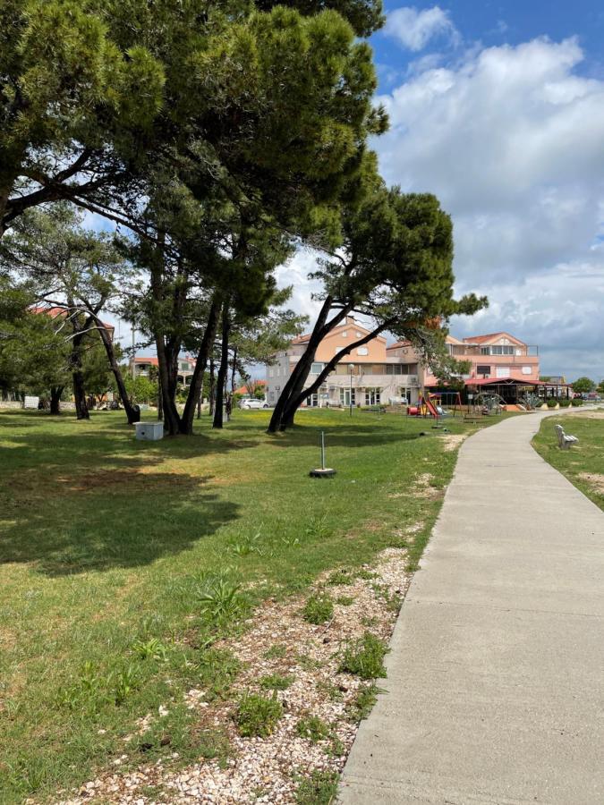 Lakokocsik A Tengerparton - Caravans At The Sandy Beach Privlaka  Eksteriør bilde